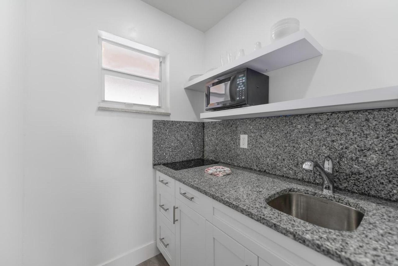 Fantastic 1 Bedroom With Pool Steps From The Beach #43 Hollywood Exterior foto